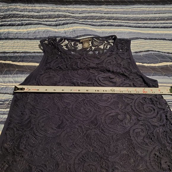 Adrianna Papell Sz M Navy Lace Front Stretch Back Sleeveless Top Office Teacher - Picture 6 of 7